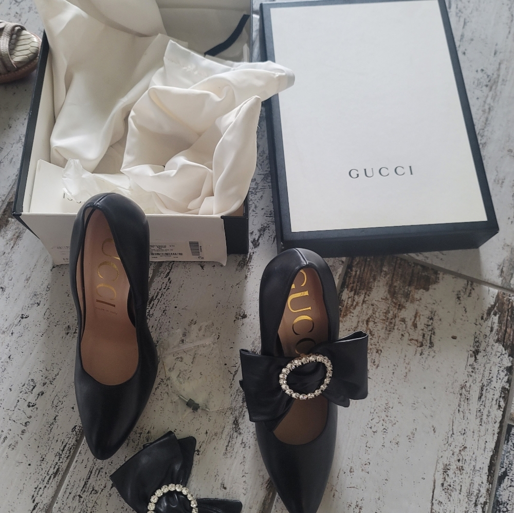 GUCCI HEELS W REMOVEABLE BOW
